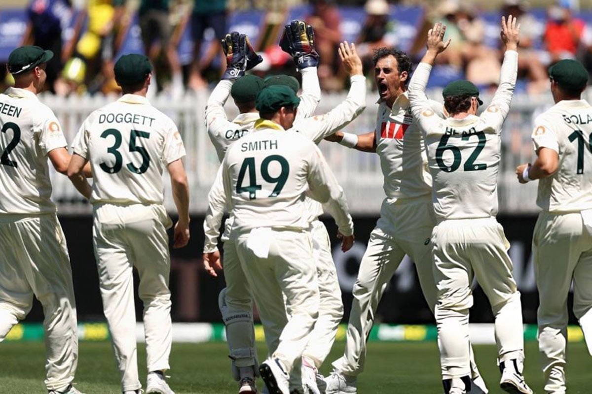 স্টার্কের ডেলিভারিতে দগ্ধ ইংল্যান্ড, হেডের ব্যাটে লেখা জয়গাথা