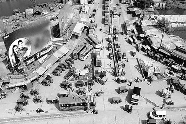 জরাজীর্ণ টার্মিনাল যানজটে নাকাল