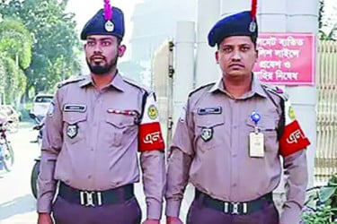 পুলিশের নতুন পোশাক নিয়ে আলোচনা চলছেই