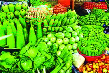 সবজির সরবরাহ বাড়লেও দাম চড়া, বাড়ছে পিঁয়াজের ঝাঁজ