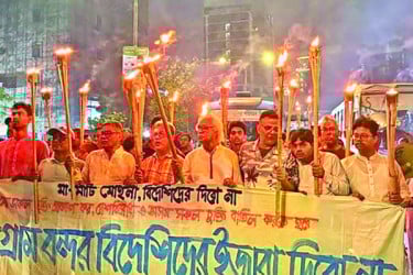 চট্টগ্রাম বন্দর নিয়ে জোরালো হচ্ছে আন্দোলন