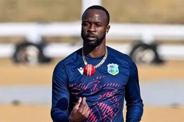 আলজারি-শামারের চোটে উইন্ডিজ দলে রোচ