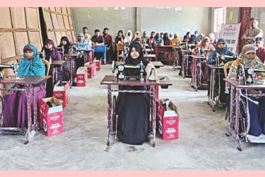 বিচ্ছিন্ন দ্বীপে সহায়তার হাত বাড়াল বসুন্ধরা গ্রুপ