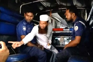 বরগুনায় ৪ ভুয়া চিকিৎসক আটক