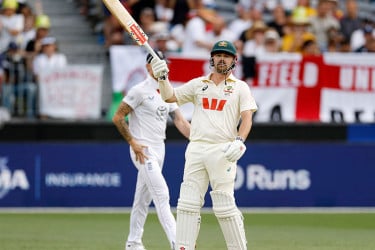 বোলিং পিচে হেডের ঝড়, ইতিহাস গড়ে সেঞ্চুরি