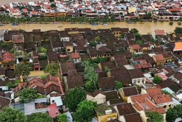 ভিয়েতনামে বন্যায় ৫৫ জনের প্রাণহানি