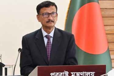 বিশ্বে ভূ-রাজনৈতিক পুনর্গঠনে ‘সঠিক পথ’ বেছে নেবে বাংলাদেশ : পররাষ্ট্র উপদেষ্টা