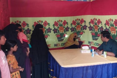 তরুণদের উদ্যোগে শতাধিক মানুষকে চিকিৎসা সেবা