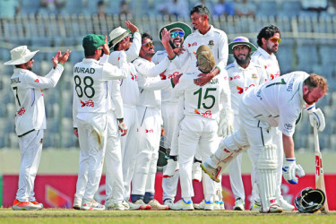 সাকিবকে ছাড়িয়ে তাইজুল