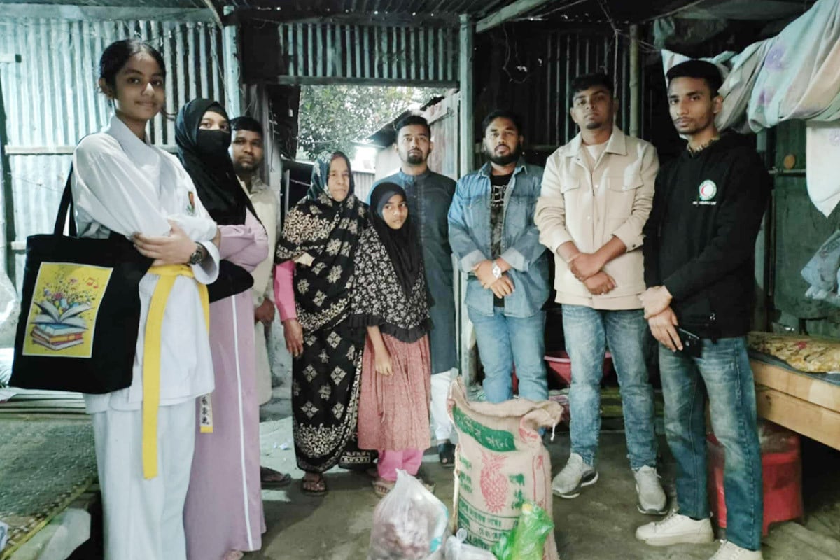 এতিম নাতনিদের শিক্ষিত করতে চান বৃদ্ধা, পাশে দাঁড়াল বসুন্ধরা শুভসংঘ