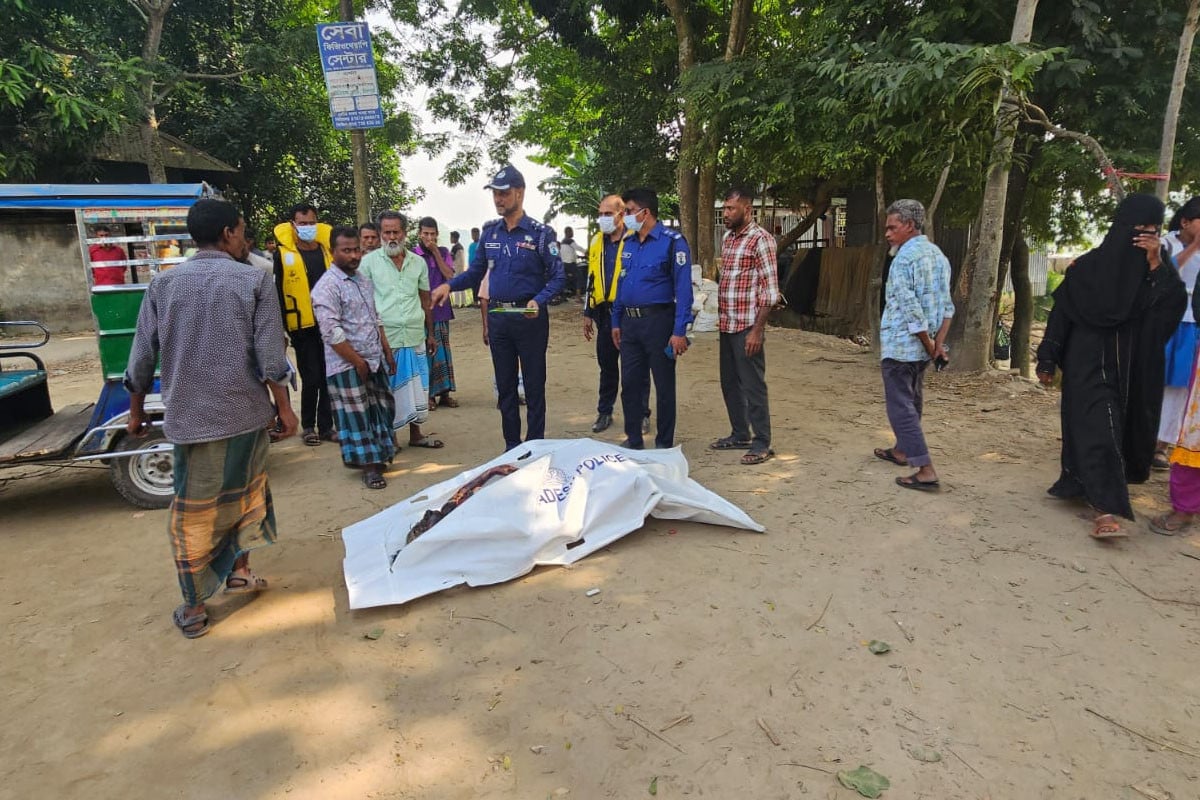 চাঁদপুরে ডাকাতিয়া নদী থেকে অর্ধগলিত মরদেহ উদ্ধার