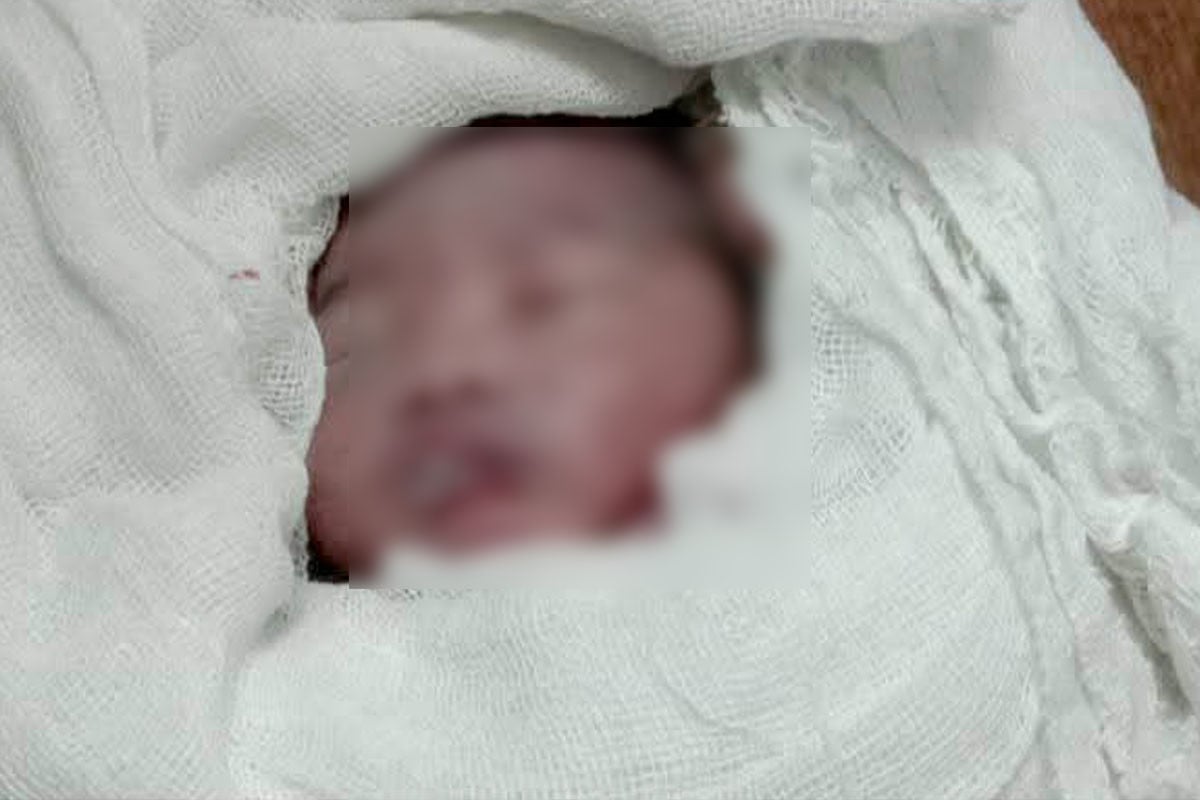 মহাসড়কের পাশ থেকে কাপড়ে মোড়ানো নবজাতক উদ্ধার