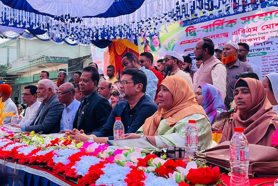 কলাপাড়ায় মহিলা দলের সম্মেলন