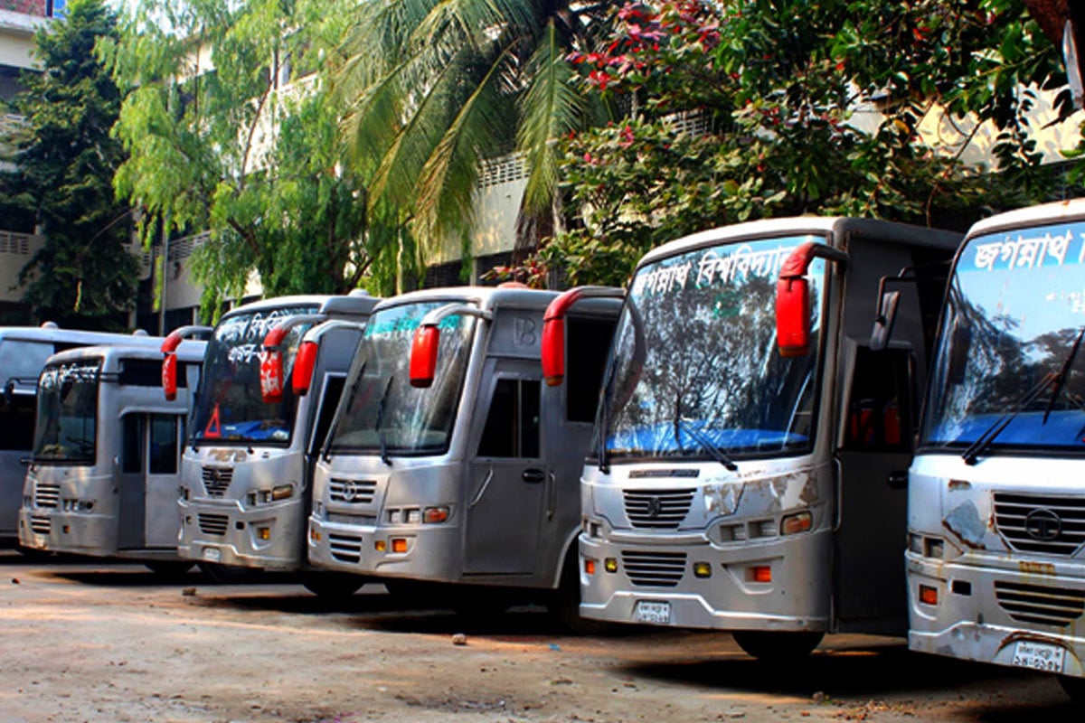 শিক্ষার্থীদের বাড়ি পৌঁছে দিতে বিভাগীয় শহরে বাস দিল জবি