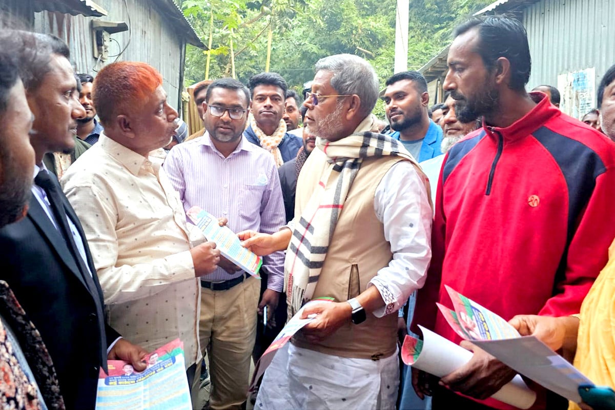 ৩১ দফা বাস্তবায়নে বগুড়ায় লিফলেট বিতরণ