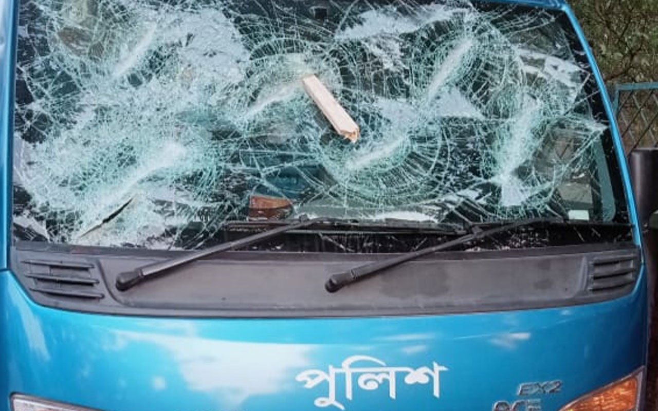 ঝিনাইদহে বিএনপির দুই পক্ষের সংঘর্ষ, পুলিশসহ আহত ৭