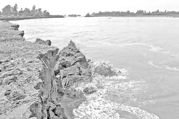 হঠাৎ আগ্রাসি ব্রহ্মপুত্র