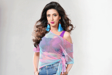 নতুন চমক নিয়ে ফিরছেন মিম