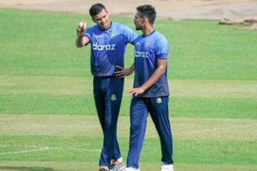 আইএল টি-টোয়েন্টিতে খেলবেন তাসকিন-মোস্তাফিজ