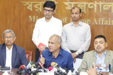 বড় ভূমিকম্প মোকাবিলায় কী পরিস্থিতি হবে, বলা যায় না : স্বরাষ্ট্র উপদেষ্টা