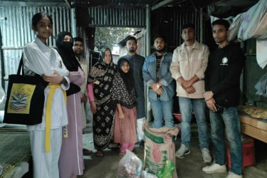 এতিম নাতনিদের শিক্ষিত করতে চান বৃদ্ধা, পাশে দাঁড়াল বসুন্ধরা শুভসংঘ