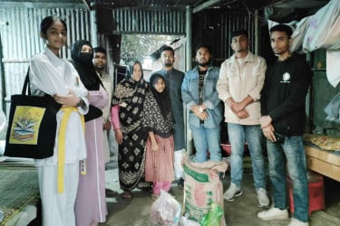 এতিম নাতনিদের শিক্ষিত করতে চান বৃদ্ধা, পাশে দাঁড়াল বসুন্ধরা শুভসংঘ