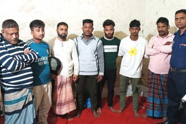 পুলিশের ওপর হামলা চালিয়ে আসামি ছিনতাই, গ্রেপ্তার ১১