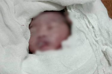 মহাসড়কের পাশ থেকে কাপড়ে মোড়ানো নবজাতক উদ্ধার