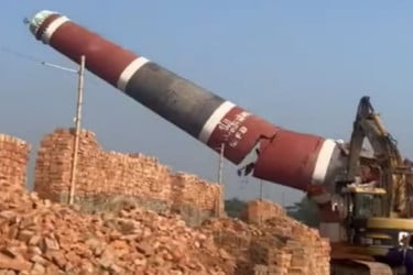 দুমকীতে অবৈধ ইটভাটা গুঁড়িয়ে দিল প্রশাসন