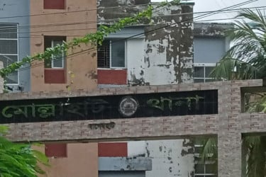 বাগেরহাটে ৩ বান্ধবীকে শ্লীলতাহানি ও একজনকে ধর্ষণের অভিযোগে মামলা