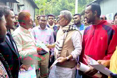 ৩১ দফা বাস্তবায়নে বগুড়ায় লিফলেট বিতরণ