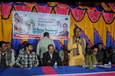 ধানের শীষে ভোট চেয়ে তৃপ্তির উঠোন বৈঠক