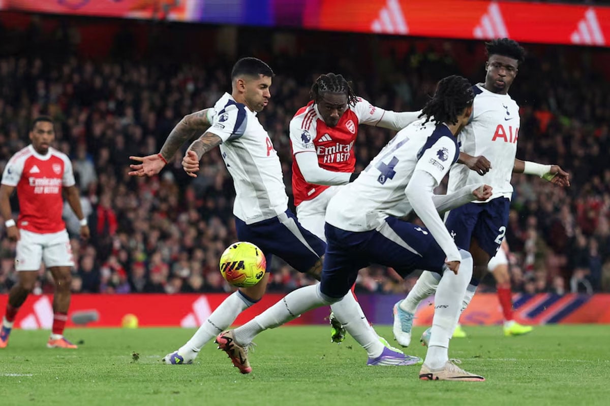 এজের হ্যাটট্রিকে টটেনহ্যামকে বিধ্বস্ত করল আর্সেনাল