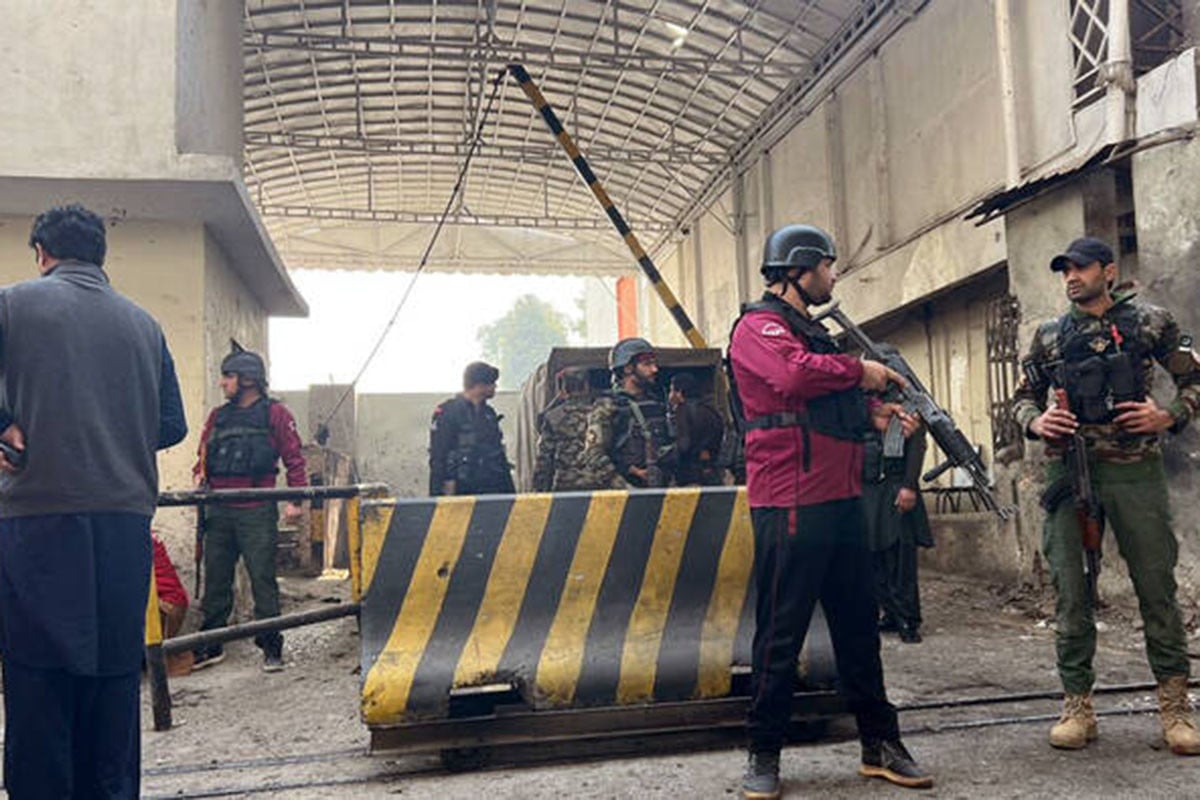 পাকিস্তানে আধাসামরিক বাহিনীর সদর দপ্তরে বন্দুকধারীদের হামলা, নিহত ৬