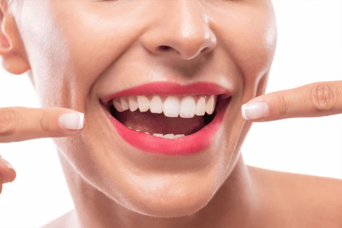 যে কারণে 'ভ্যাম্পায়ার' দাঁতে আগ্রহ বাড়ছে তরুণীদের