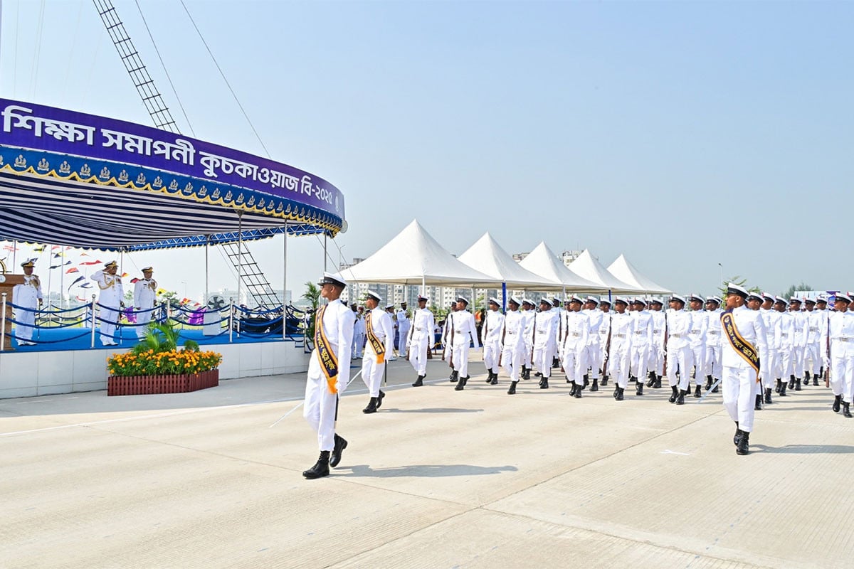 নৌবাহিনীর নবীন নাবিকদের শিক্ষা সমাপনী কুচকাওয়াজ অনুষ্ঠিত