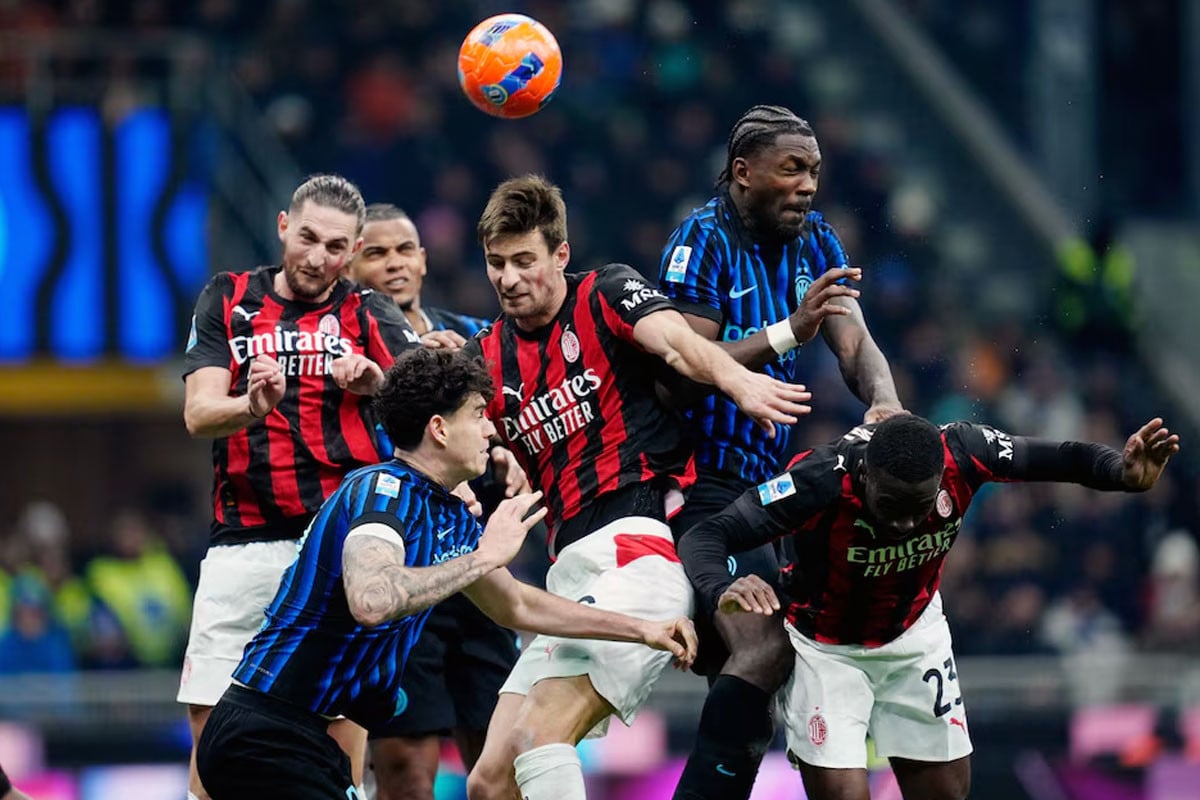 ইন্টারকে হারিয়ে লিগ টেবিলে দুইয়ে এসি মিলান