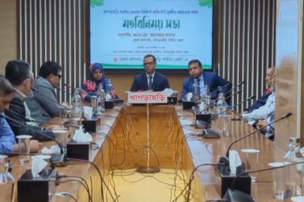 খাগড়াছড়িতে সুশীল সমাজের নেতৃবৃন্দের সাথে নতুন ডিসির মতবিনিময়