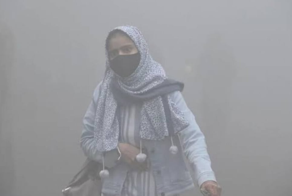 তীব্র বায়ুদূষণ: দিল্লিতে অর্ধেক কর্মী নিয়ে চলবে সব কার্যালয়