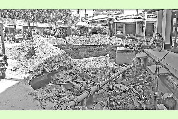 যত্রতত্র খোঁড়াখুঁড়ি ভোগান্তি পৌরবাসীর