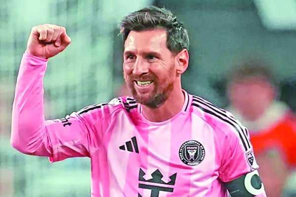 মেসির জাদুতে প্রথম শিরোপার পথে মায়ামি