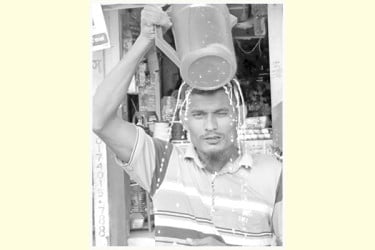 দুধে গোসল করে রাজনীতি ছাড়লেন বিএনপি নেতা