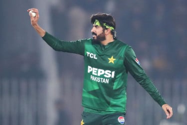 ত্রিদেশীয় সিরিজে পাকিস্তানি স্পিনারের হ্যাটট্রিক