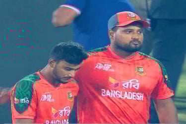 রুদ্ধশ্বাস ম্যাচে সুপার ওভারে হেরে বাংলাদেশের স্বপ্নভঙ্গ