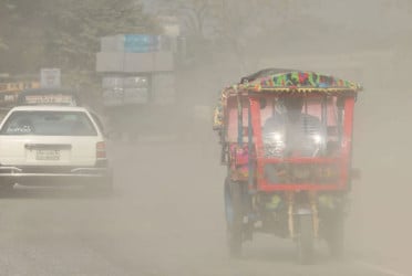 আজ ঢাকার বাতাস ‘খুবই অস্বাস্থ্যকর’