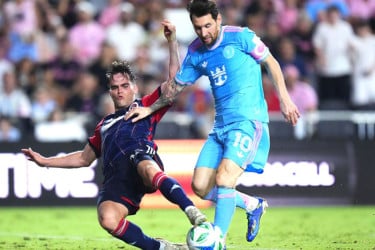 গোলের পর অ্যাসিস্টের হ্যাটট্রিকে ফাইনালে মায়ামিকে তুললেন মেসি