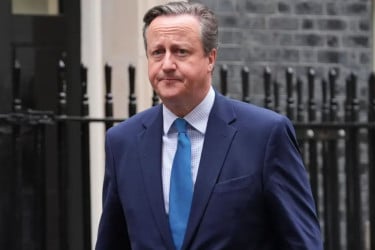 নিজের ক্যান্সারের কথা সামনে আনলেন সাবেক ব্রিটিশ প্রধানমন্ত্রী ক্যামেরন