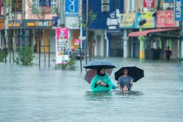 মালয়েশিয়ার সাতটি রাজ্যে ভয়াবহ বন্যা, ক্ষতিগ্রস্ত ১১ হাজারের বেশি মানুষ