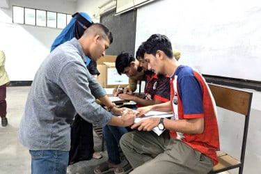 ‘গণতন্ত্রের চর্চা হোক ক্লাসরুম থেকে’ স্লোগানে চবি রাজনীতি বিজ্ঞান বিভাগে সিআর নির্বাচন