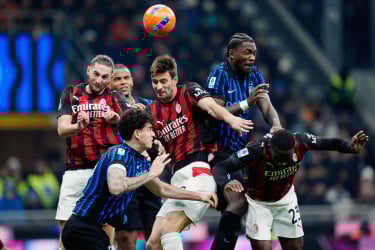 ইন্টারকে হারিয়ে লিগ টেবিলে দুইয়ে এসি মিলান